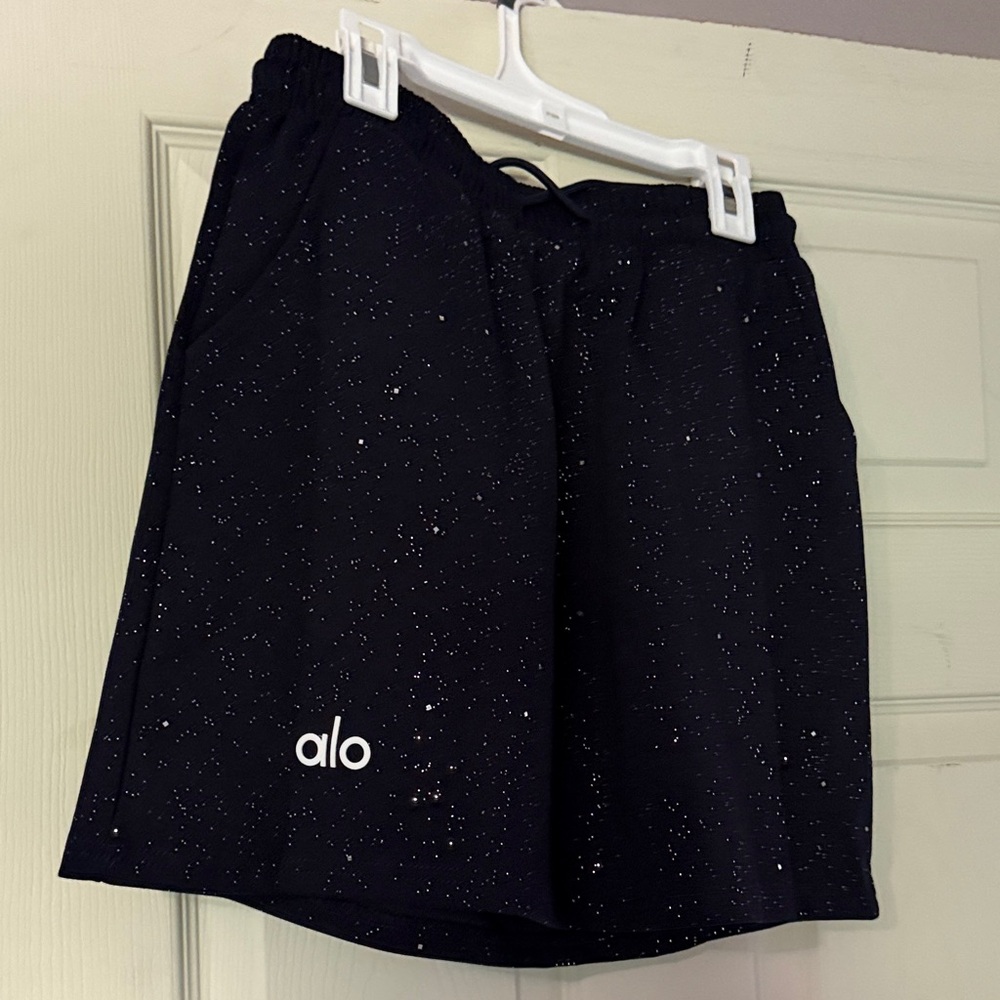 💋💋💋sold💋💋ALO Yoga Women's Black Speckled built in shorts to skirt